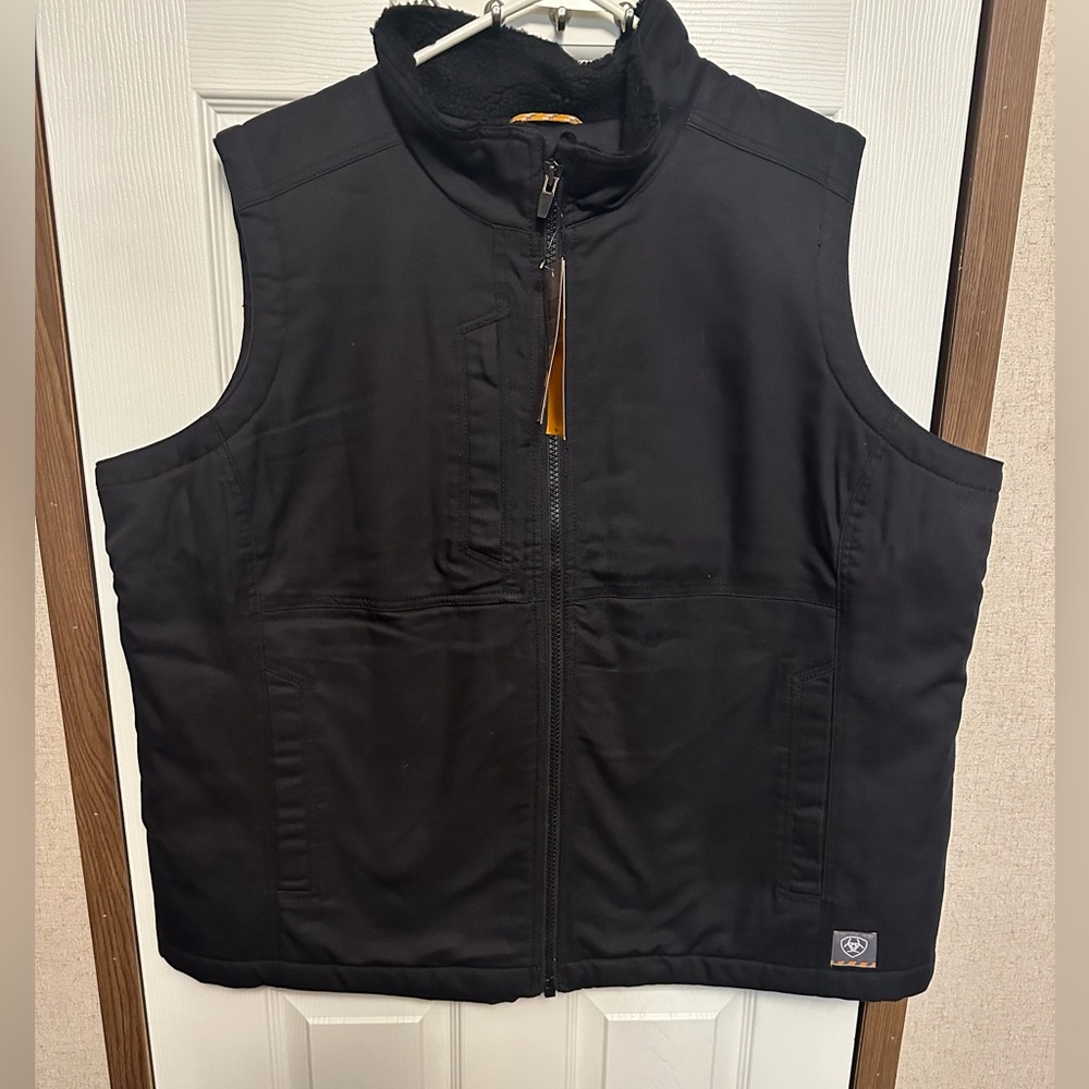Ariat Men's Black Zip-Up Vest